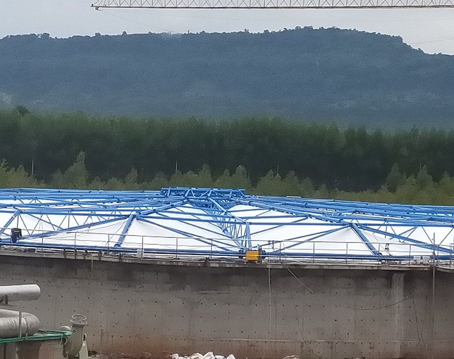 佛蘭公司在老撾沙灣隨動(dòng)式污水池反吊膜加蓋工程圓滿完工！