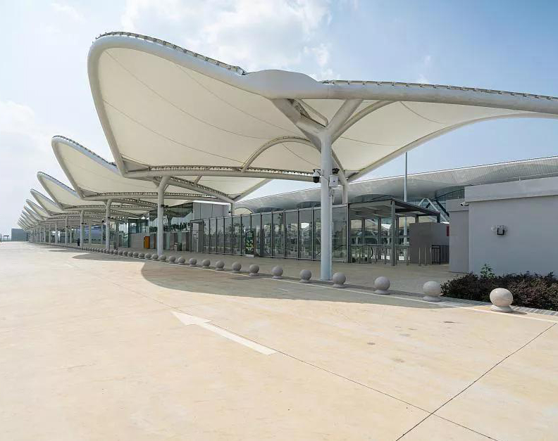 張拉索膜結(jié)構(gòu)車棚要如何做好排水？