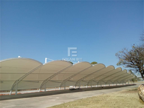 秋高氣爽，愛車還在外曝曬雨淋？佛蘭空間為您支招膜結(jié)構(gòu)停車棚