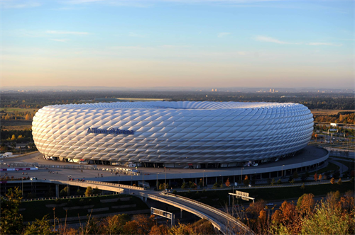 歐洲杯八強(qiáng)全部產(chǎn)生，1/4決賽對(duì)陣出爐，一起來(lái)看慕尼黑安聯(lián)球場(chǎng)