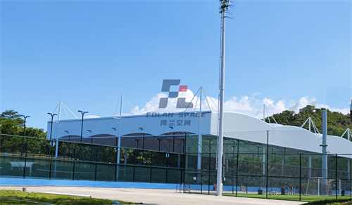 膜結構球場蓋頂?shù)钠叽髢?yōu)勢，讓運動更暢快、更安心